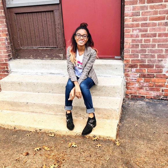 Meet your Posher, Janie - Picture 1 of 8